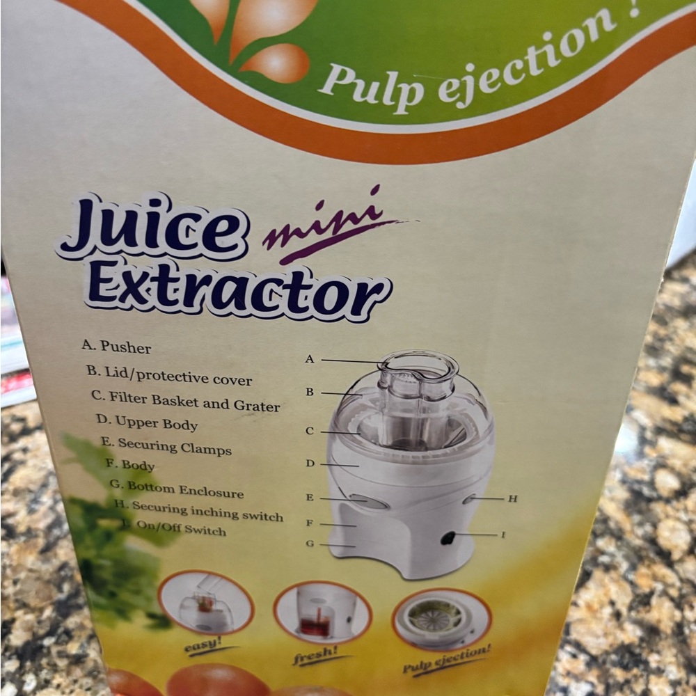 Like New Mini Juice Extractor - Picture 11 of 11